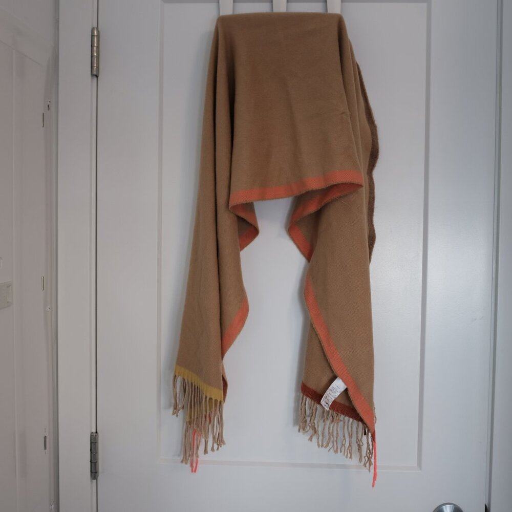 FRAAS scarf with fringe